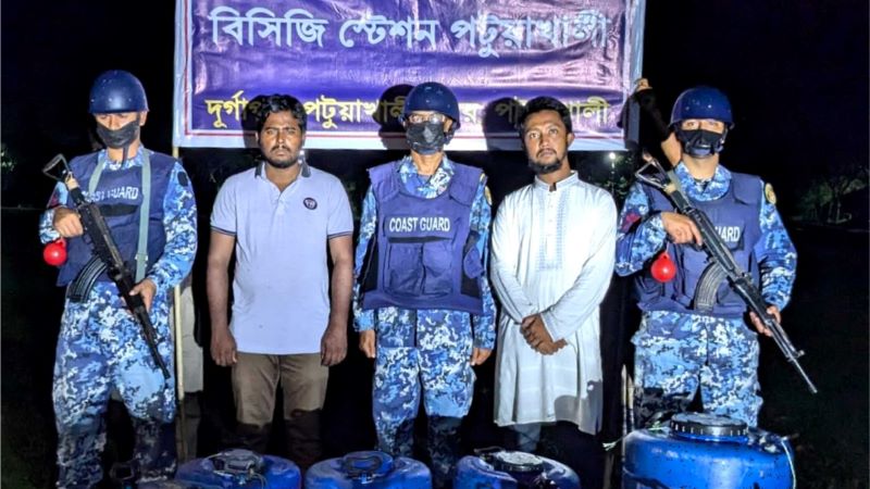 পটুয়াখালীতে যৌথ অভিযানে গলদার সাড়ে চার লাখ রেণু জব্দ